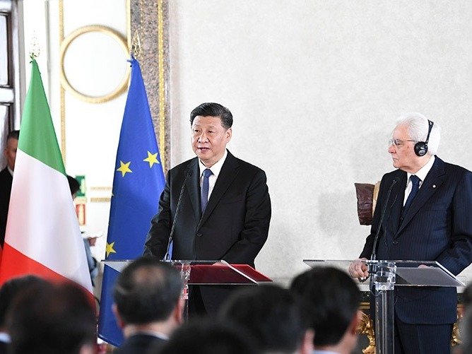 习近平和马塔雷拉共同会见中意合作三大机制性会议代表