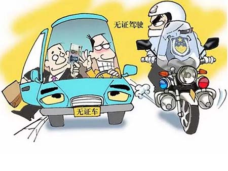 只因被执法人员看了一眼，无证大巴载50乘客狂奔兜圈