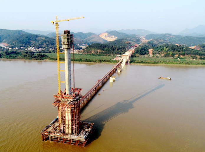 怀阳高速西江特大桥北岸主塔封顶，2020年底建成通车