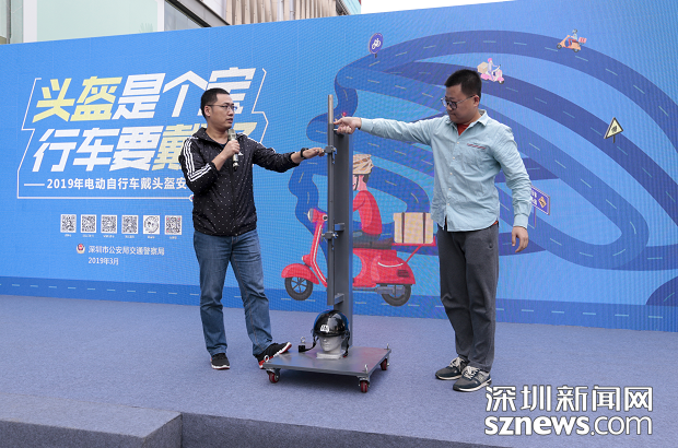 “头盔是个宝，行车要戴好”，深圳交警为市民送万顶头盔