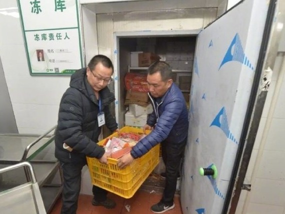 成都七中实验学校食品事件处理结果：校长已被解聘