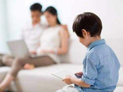 世卫组织：2岁以下儿童勿接触电子屏幕，2-5岁不超1小时