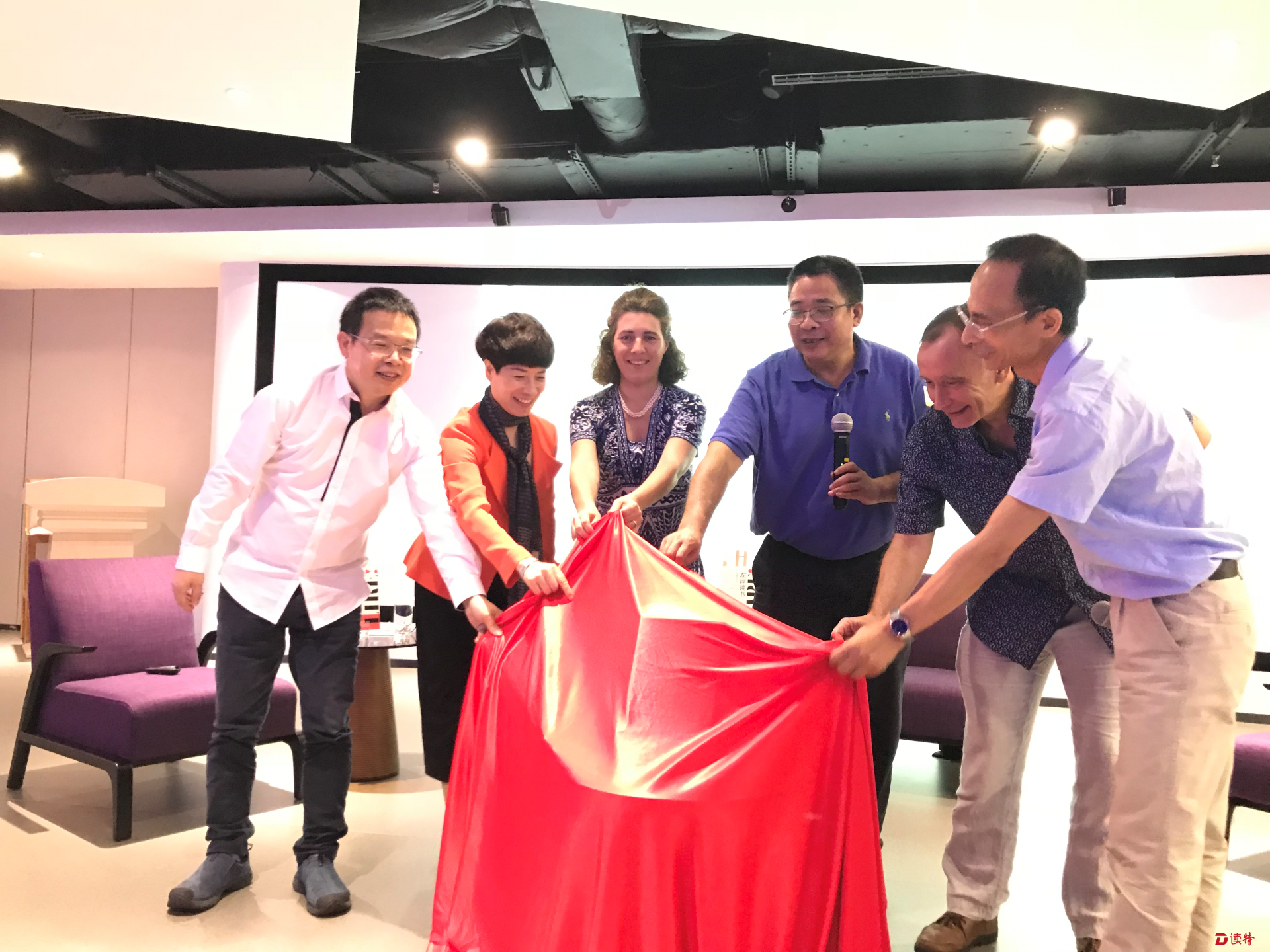 《与皮沃父女左岸读书》中文版深圳首发