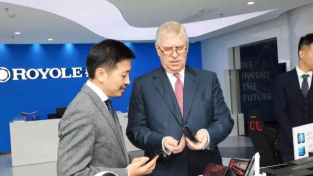 英国王子访问柔宇后，火速在推特上发了什么？