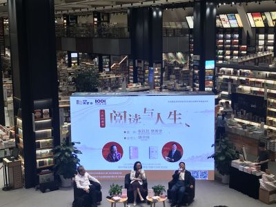 张抗抗在龙岗书城谈阅读与人生：深圳人让阅读落到实处
