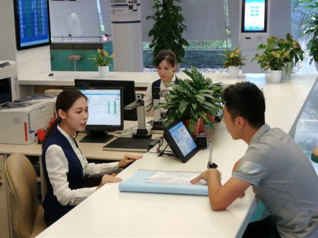 王伟中在人民日报谈营商环境改革：从一张复印件开始