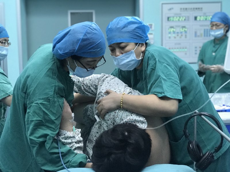 视障妈妈来分娩  医护人员全程暖心