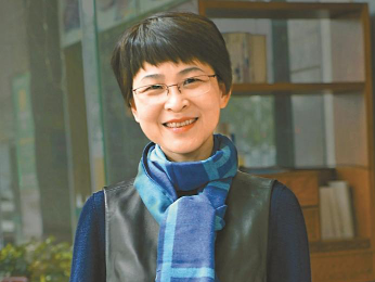 龙华区文联副主席、诗人范明：探索文创项目与文学融合新方式