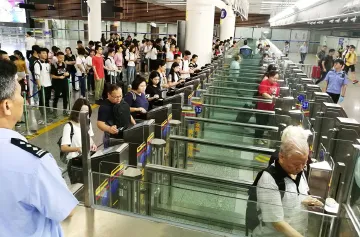 新春走基层｜边检民警38年放弃春节休假 真情守护万家团圆