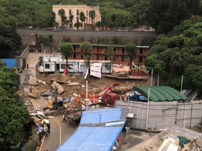 深圳一工业区发生坍塌铁皮房被掩埋，被困两人均不幸遇难