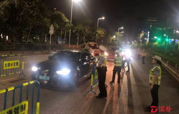 “猎虎新配方”！深圳交警铁骑路面快闪式测酒驾