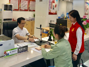 坪山街道行政服务大厅有个“军人依法优先”窗口