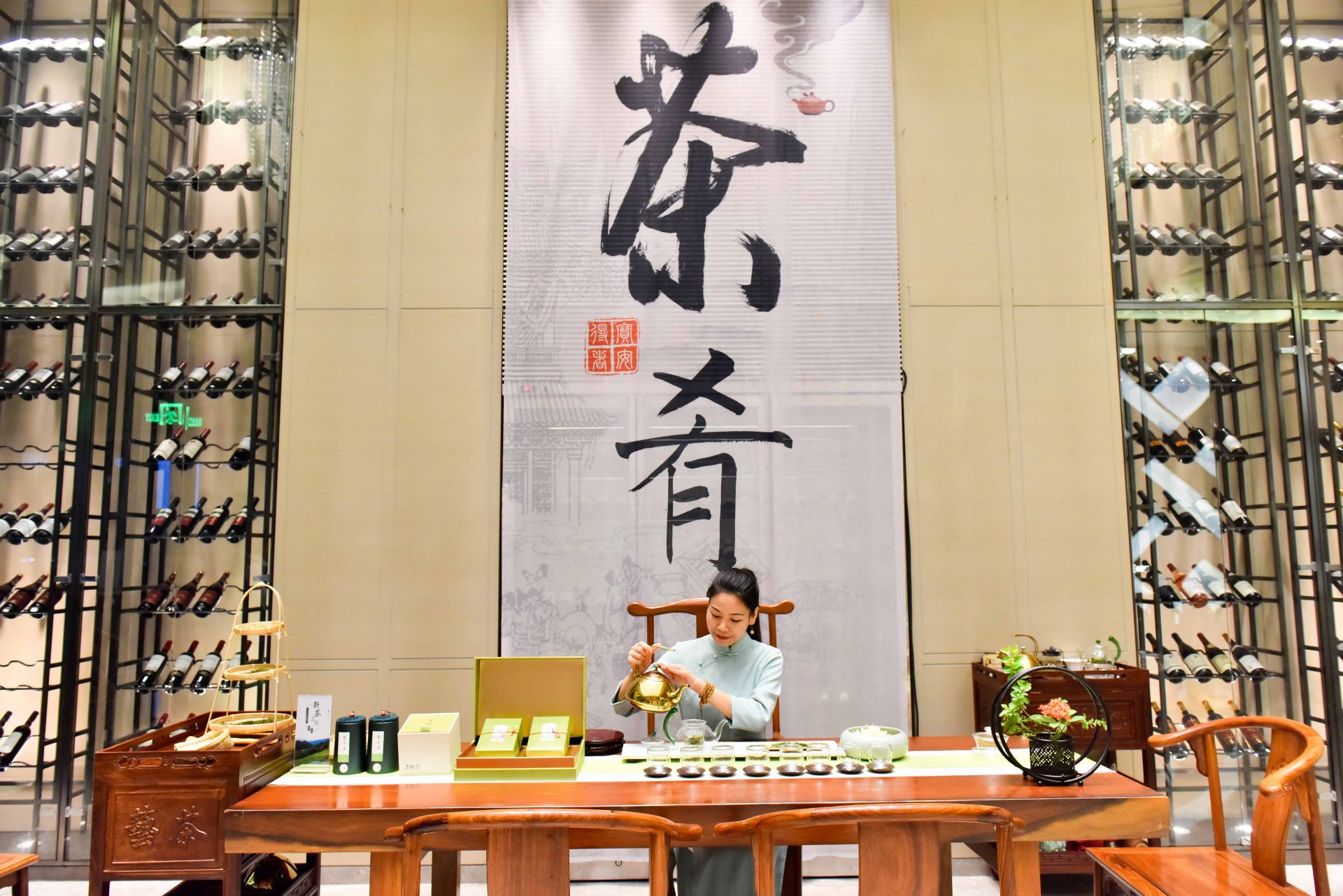 正是春光好，茶香入馔来