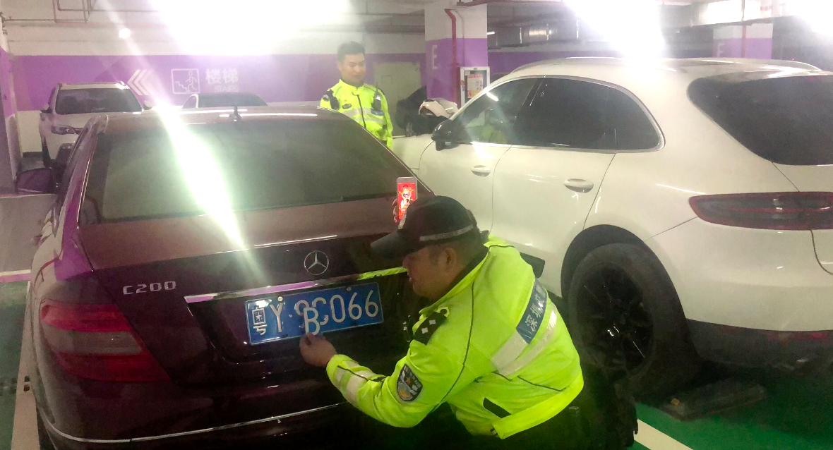 读特警视｜为避限行外地车1秒变身粤B牌 蜀黍：罚！