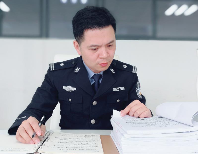 每日警星| 潘俊昌：一把扫黑除恶的“利剑”