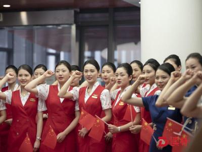 深圳航空客舱服务部团委“红歌快闪”纪念五四运动一百周年