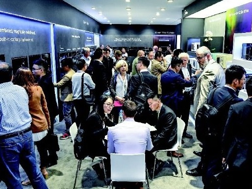 人民日报头版头条：我国外贸势头好动能足