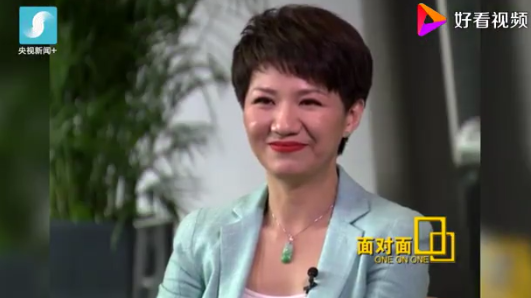 刘欣为什么全程都在回答没有提问？为何要专门佩戴玉吊坠？