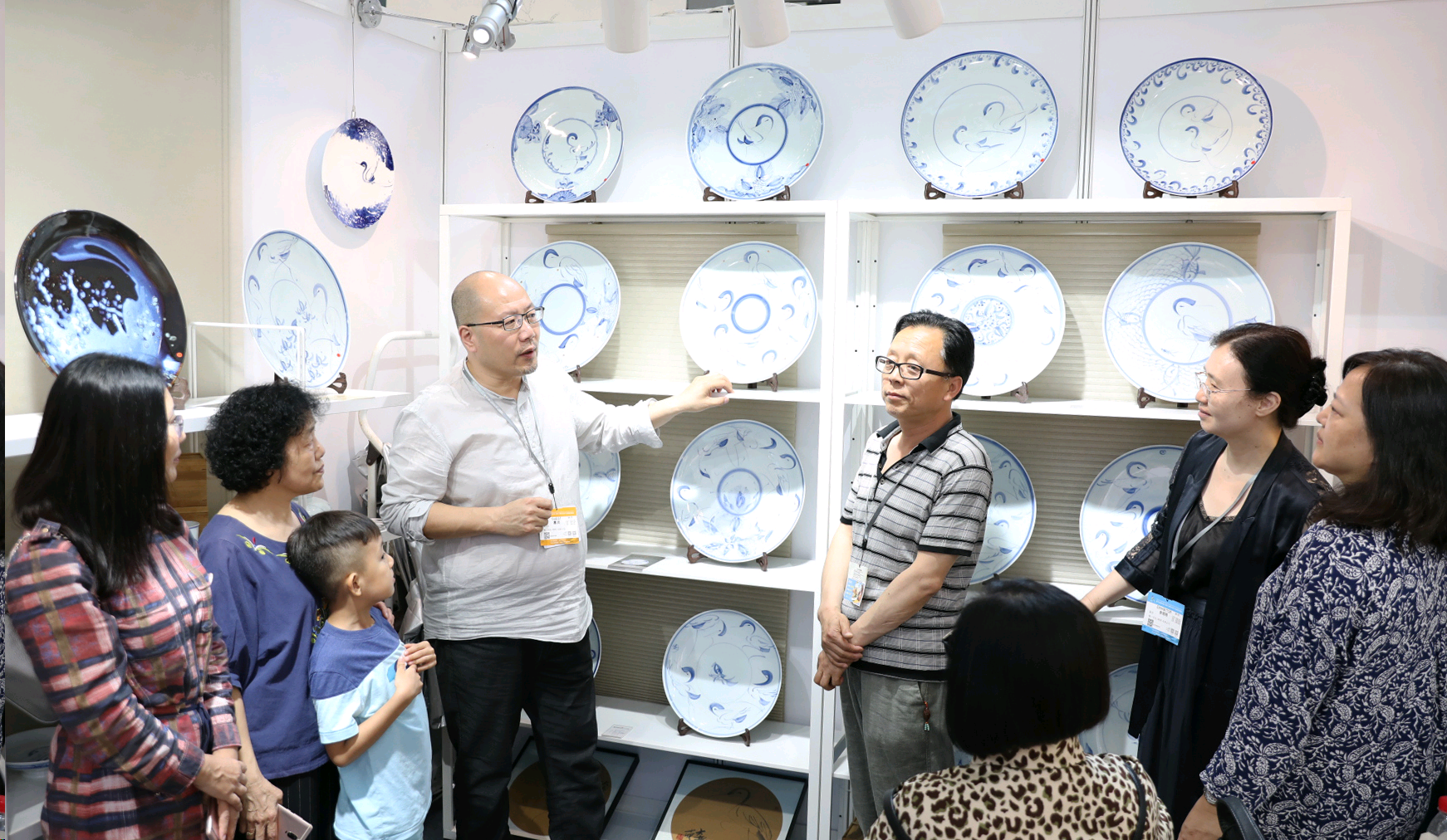 瑞鹤献祝福！深圳本土陶艺家高大庆“民间青花仙鹤”作品亮相文博会