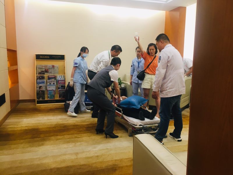 赞！旅客突发心肌梗塞，潮汕机场及时施救转危为安