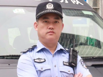 每日警星 | 黄劲：带头冲锋在前的“老大哥”