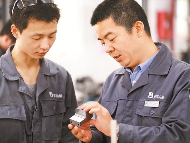 爱国情 奋斗者｜温建春：模具“老师傅”立志培养新一代工匠