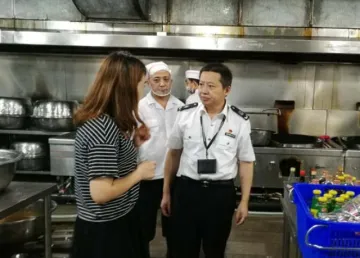 “查餐厅”执法组责令龙华工业区食堂7天内整改