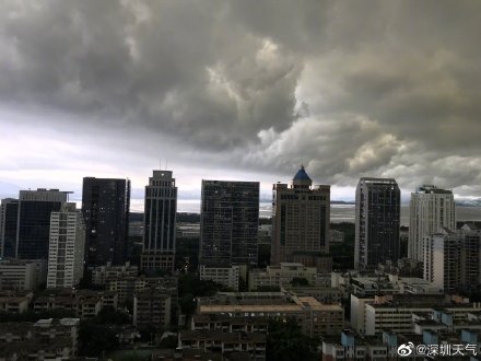 深圳开启“一秒天黑”模式，没想到市民竟玩起了“诗句接龙”……