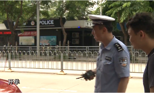 喝多了太困就把车停路中间？！熊警官：认识我也没用！