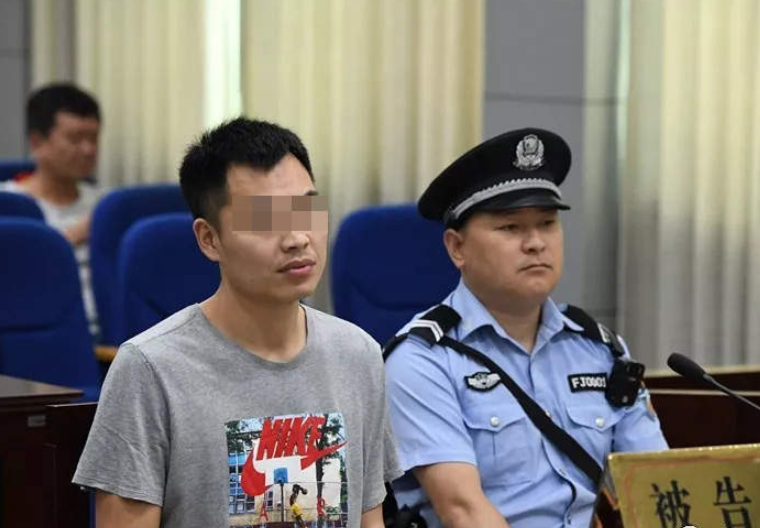 20年后拦路打老师案择期宣判：公诉机关认为应追刑责