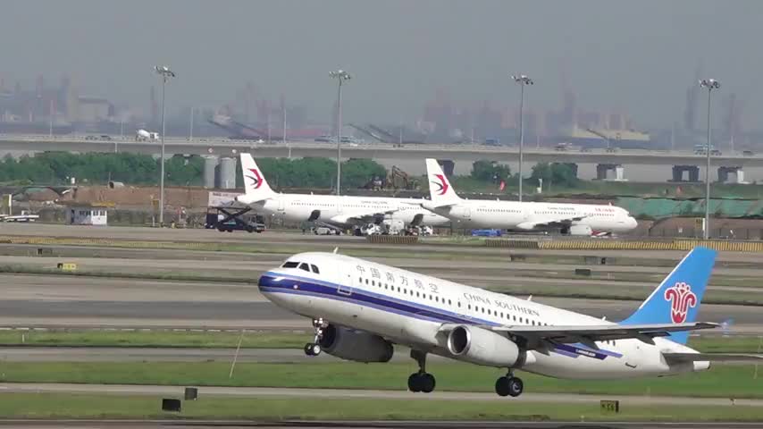 航空摄影大佬深入机库内部！带你近距离接触民航飞机！