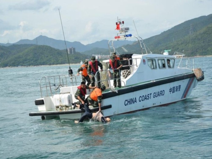 深圳东部弃土船舶事故综合应急搜救演练在大鹏湾成功举行