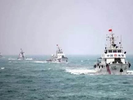 中国海警舰艇编队7月27日在我钓鱼岛领海巡航
