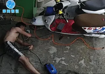 触电挣扎20秒后倒下，他用这个动作救了自己！