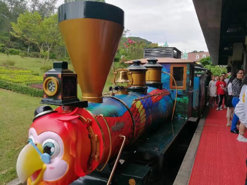 这列网红小火车“改版”了！东部华侨城“鹦鹉童话小火车”亮相
