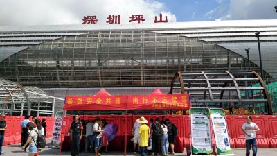 坑梓街道走进坪山高铁站开展禁毒宣传 为暑期旅客保驾护航