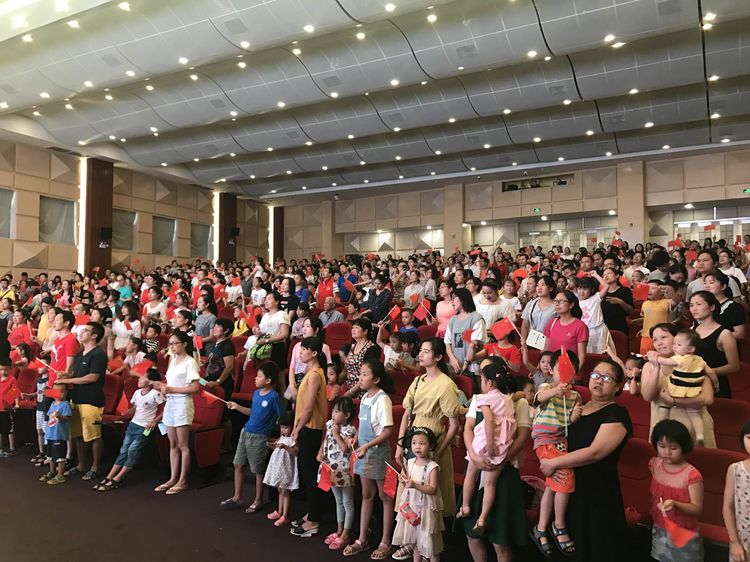 同声齐唱红歌，千人礼赞祖国