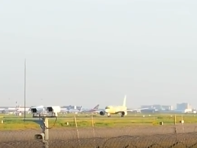 祝贺！C919大型客机104架机完成首次试验飞行