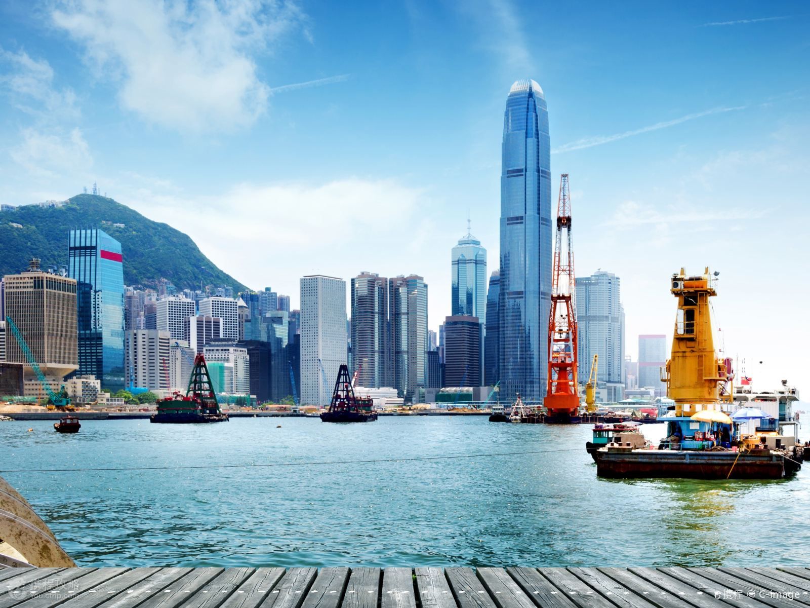 问卷调查显示：香港旅游业者近两月平均收入跌幅接近八成