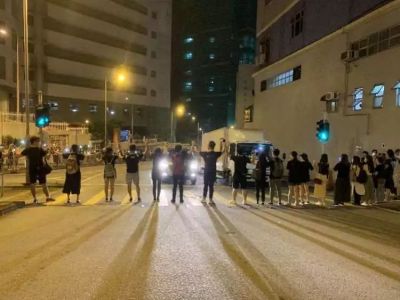 香港特区政府发言人：对示威者的暴力行为予以强烈谴责 警方将追究所有违法行为