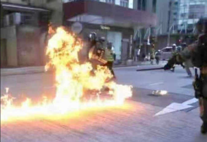 突发！暴徒在香港深水埗大南西街向警察投掷汽油弹 有警察多处烧伤