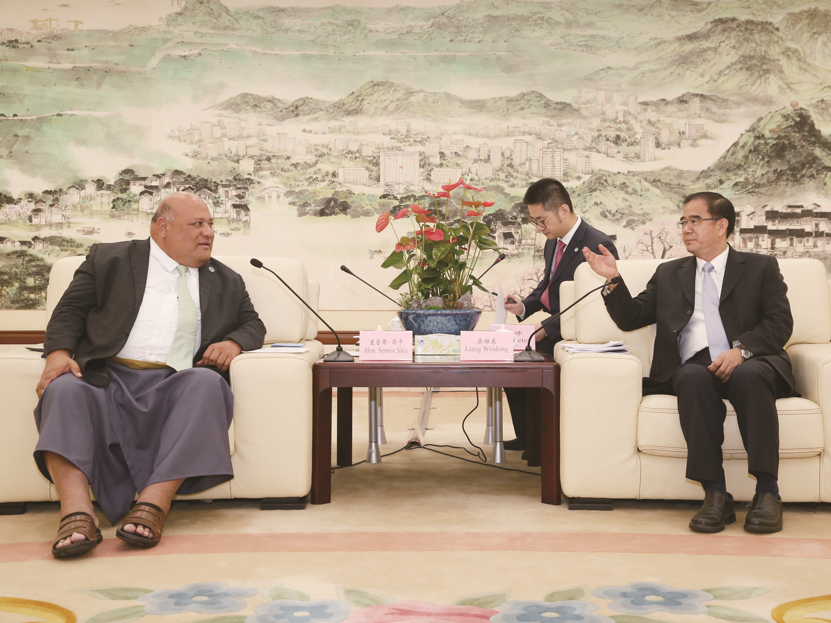 汤加王国副首相塞密西·西卡到访东莞