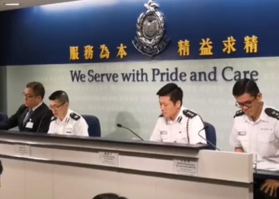 香港警方逮捕5名涉嫌在机场非法集会的嫌疑人