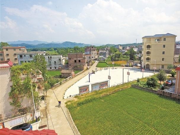 “放牛娃”新房外墙“铸”心声——  “感恩共产党”
