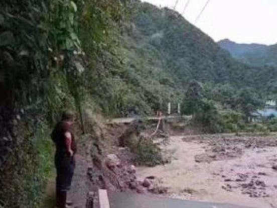 痛心！成都2名警员在抢险救灾途中殉职，另有1人失联