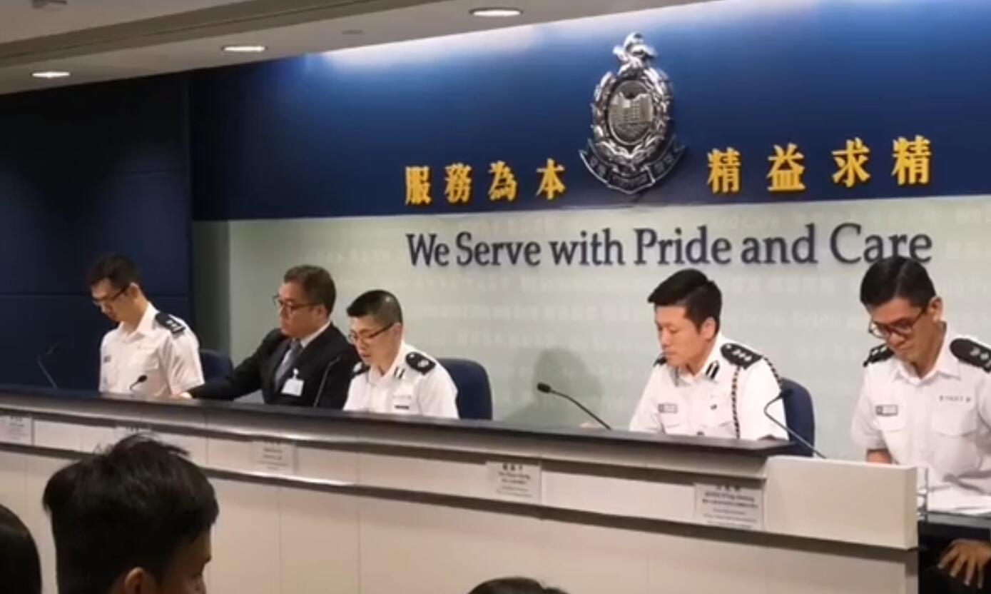 香港警方：昨晚激进示威者任意施暴，警察拔枪戒备正确合法