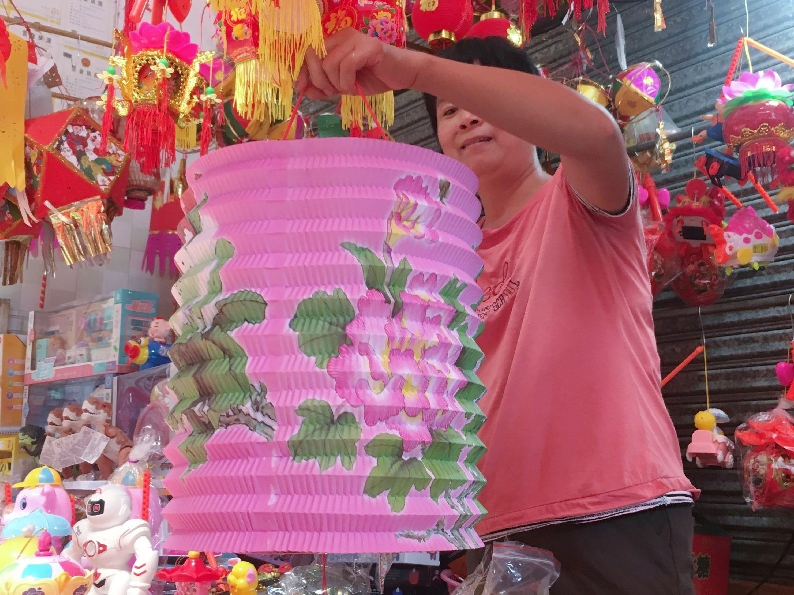 中秋将至，东莞道滘灯笼开始热销
