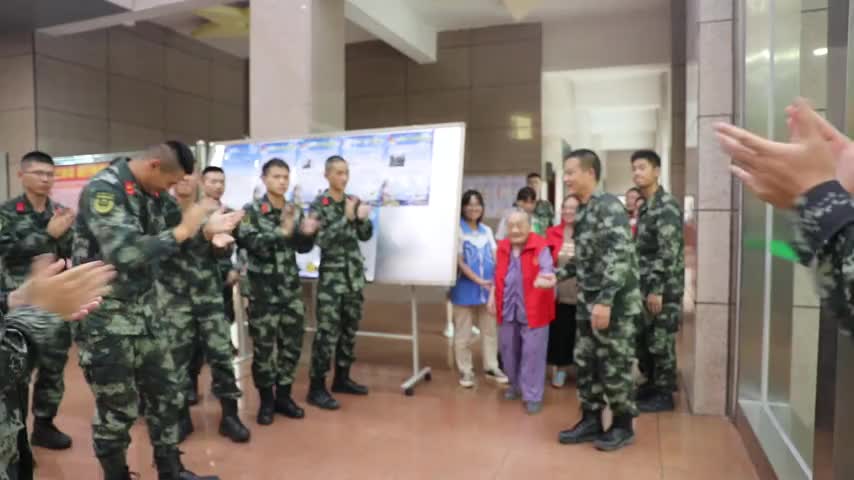 深圳耄耋老兵圆梦回军营庆八一