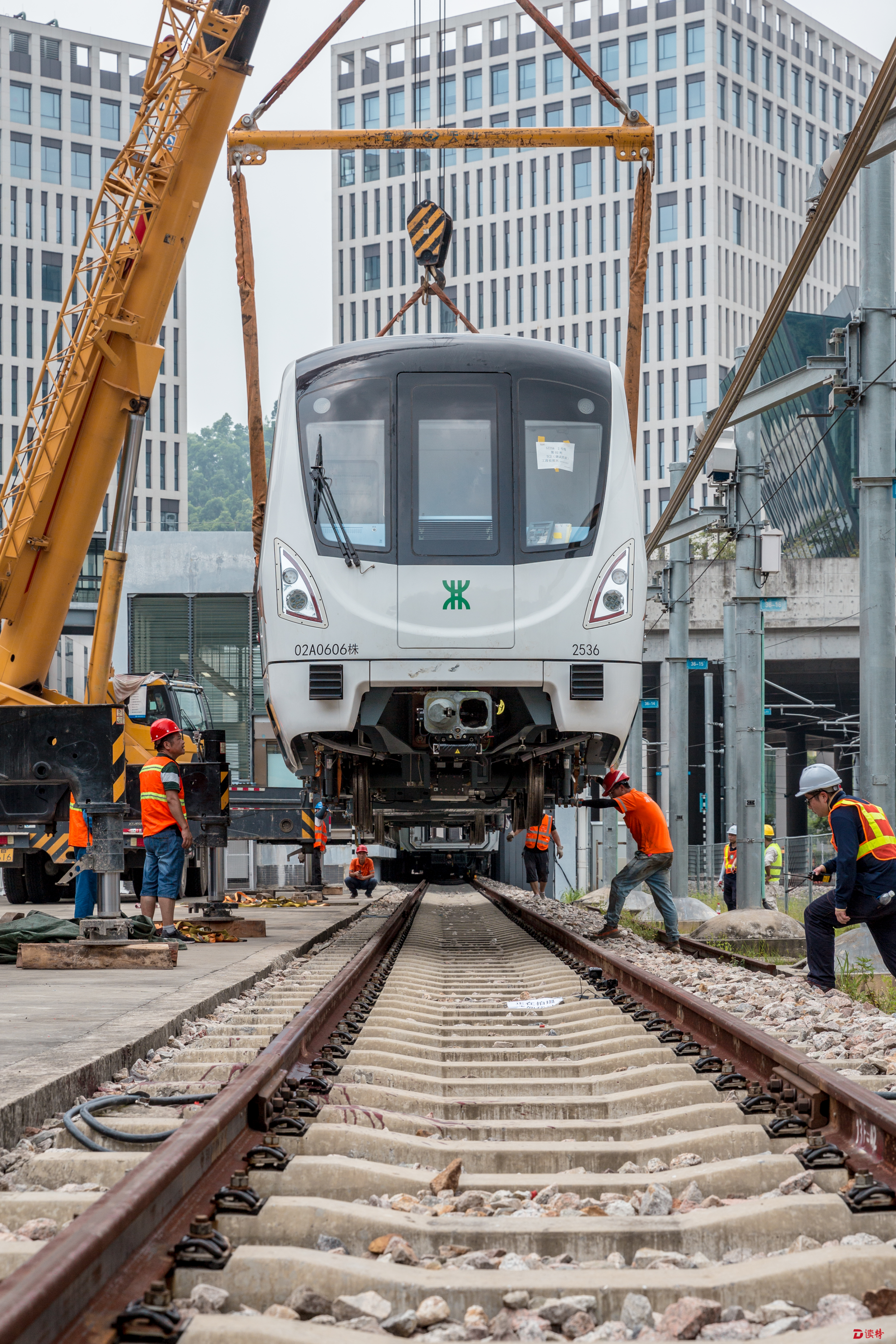 深圳地铁2号线三期两列车运抵深圳,预计明年开通初期运营