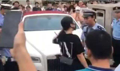 北京警方：“劳斯莱斯女司机”涉嫌伪造买卖身份证件犯罪